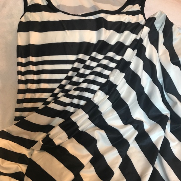 NWT Black and white tripped Maxi Dress - Picture 2 of 6